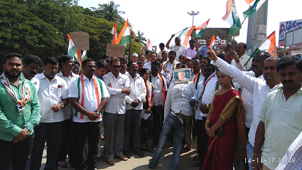 ಚಿಕ್ಕಮಗಳೂರು: ಗೋ ಮಧುಸೂಧನ್‍ ವಿರುದ್ಧ ಕಾಂಗ್ರೆಸ್ ಪ್ರತಿಭಟನೆ